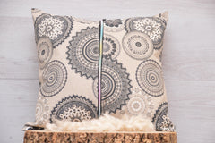 Mandalakissen "Black Zen" mit Kapokfüllung